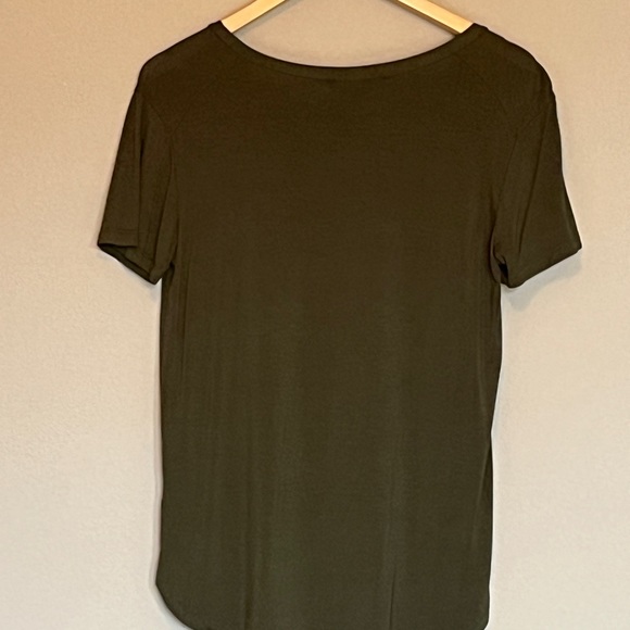 (Set of 4) Carly Jean Los Angelos Favorite Scoop Neck Tee - Picture 10 of 16